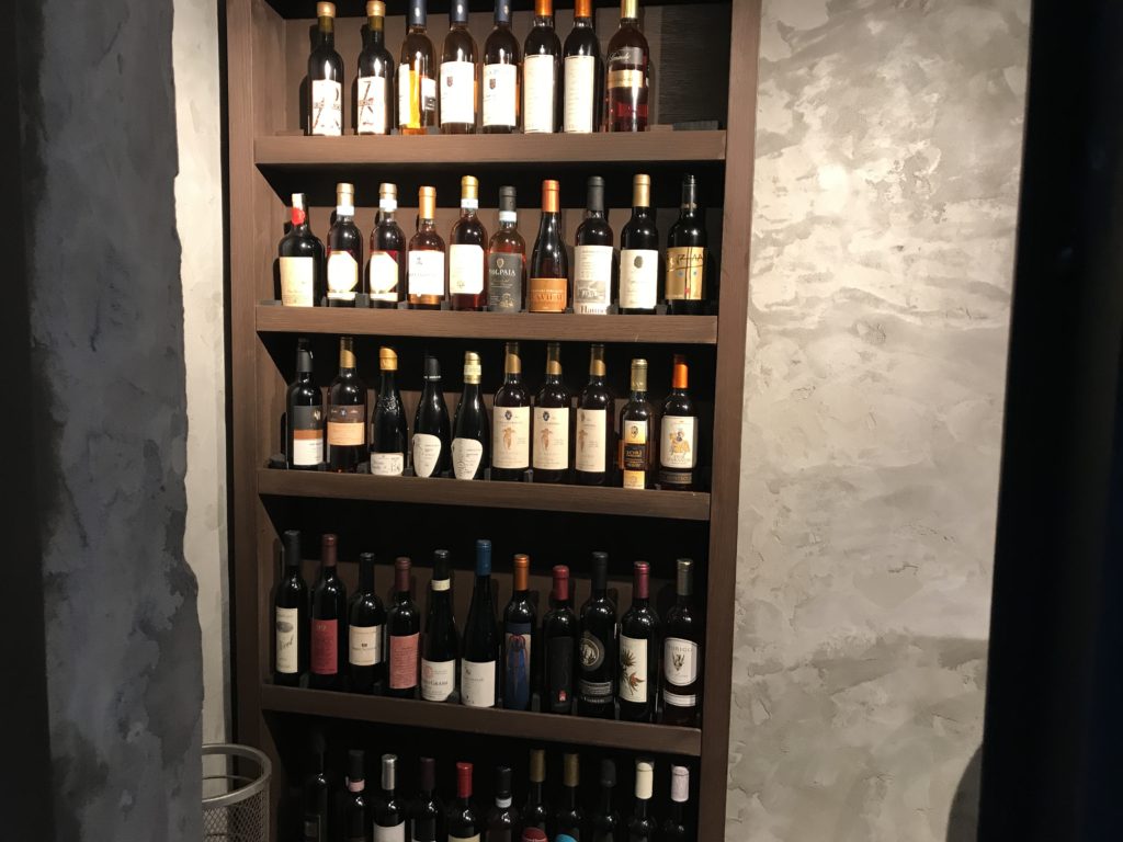 ヴィンサントのワイン棚